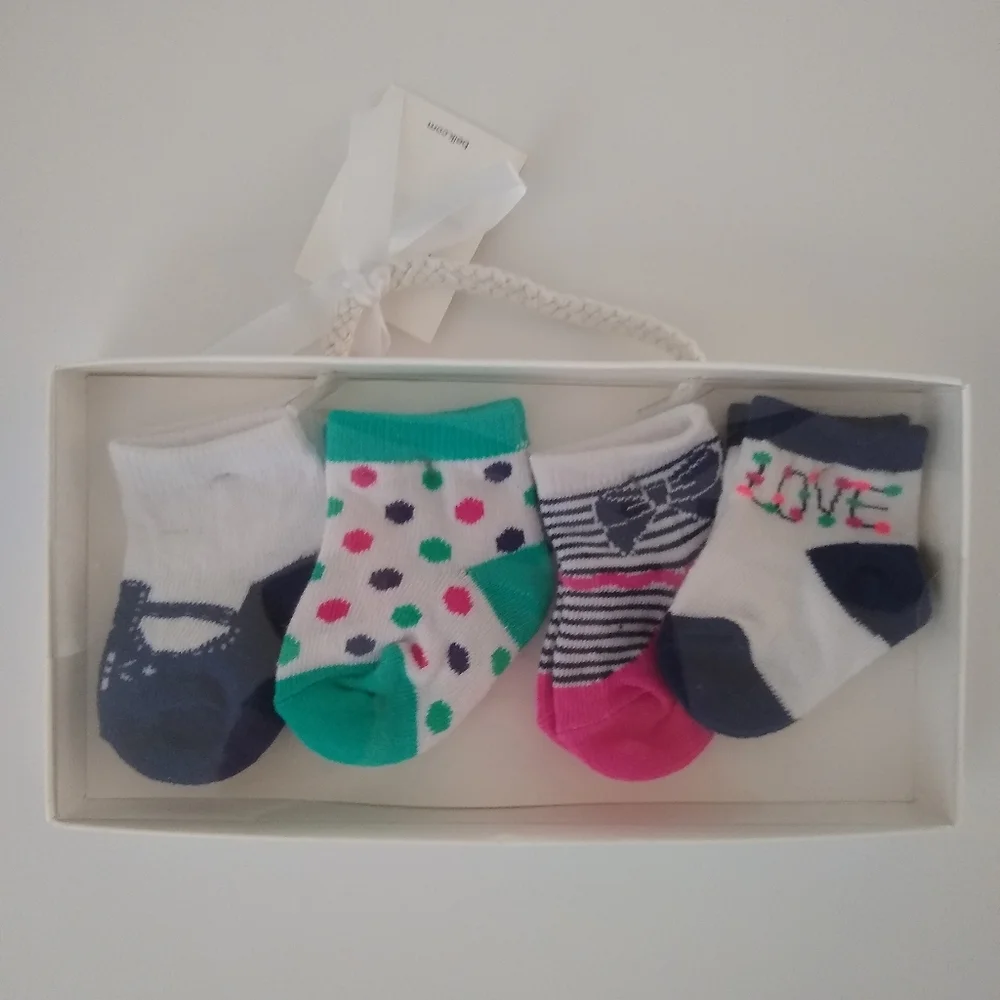 2/$15🌺🌺Baby girl socks set Crown and Ivy